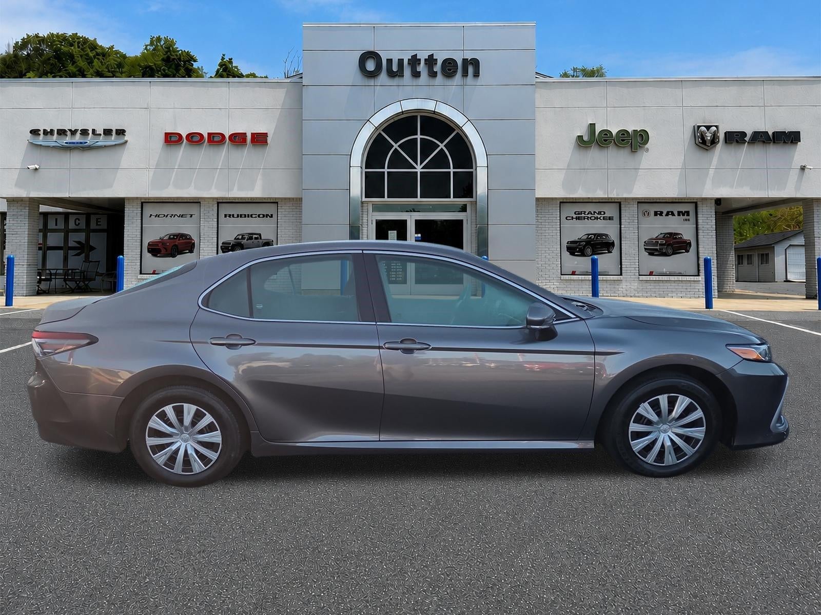 2022 Toyota Camry Hybrid LE CVT (Natl)