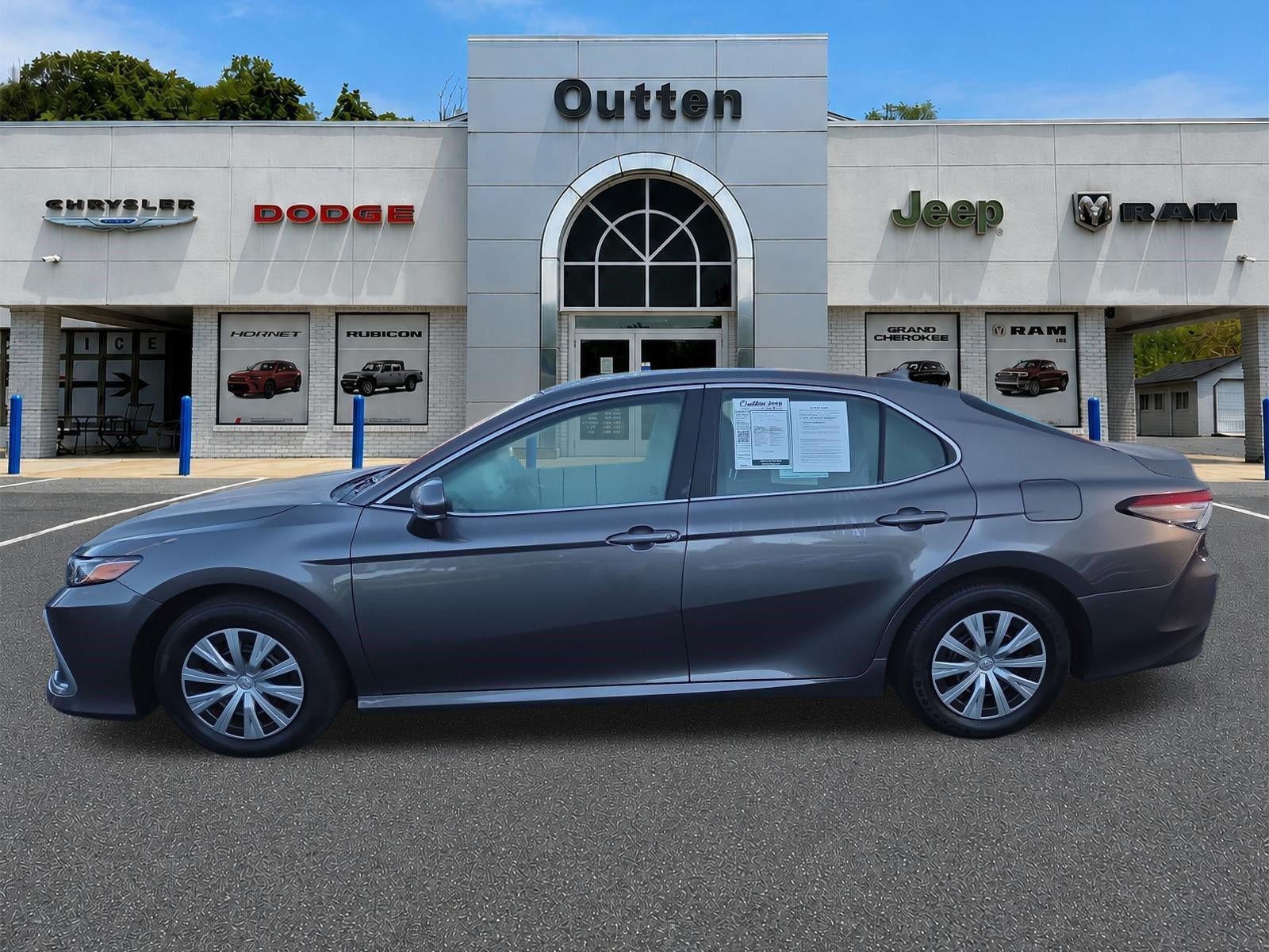 2022 Toyota Camry Hybrid LE CVT (Natl)