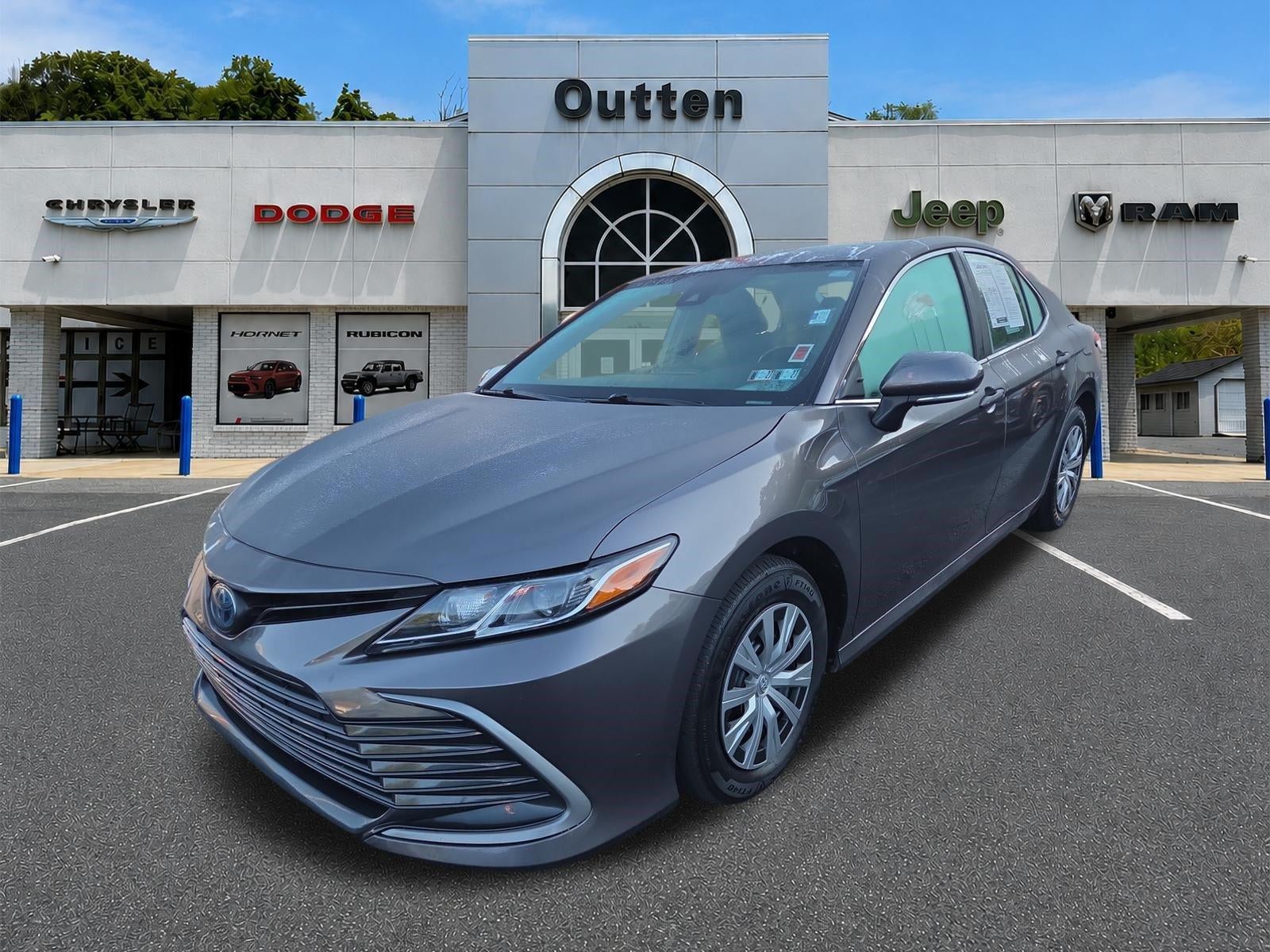 2022 Toyota Camry Hybrid LE CVT (Natl)