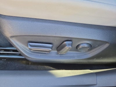 2023 Toyota Camry SE Auto AWD (Natl)