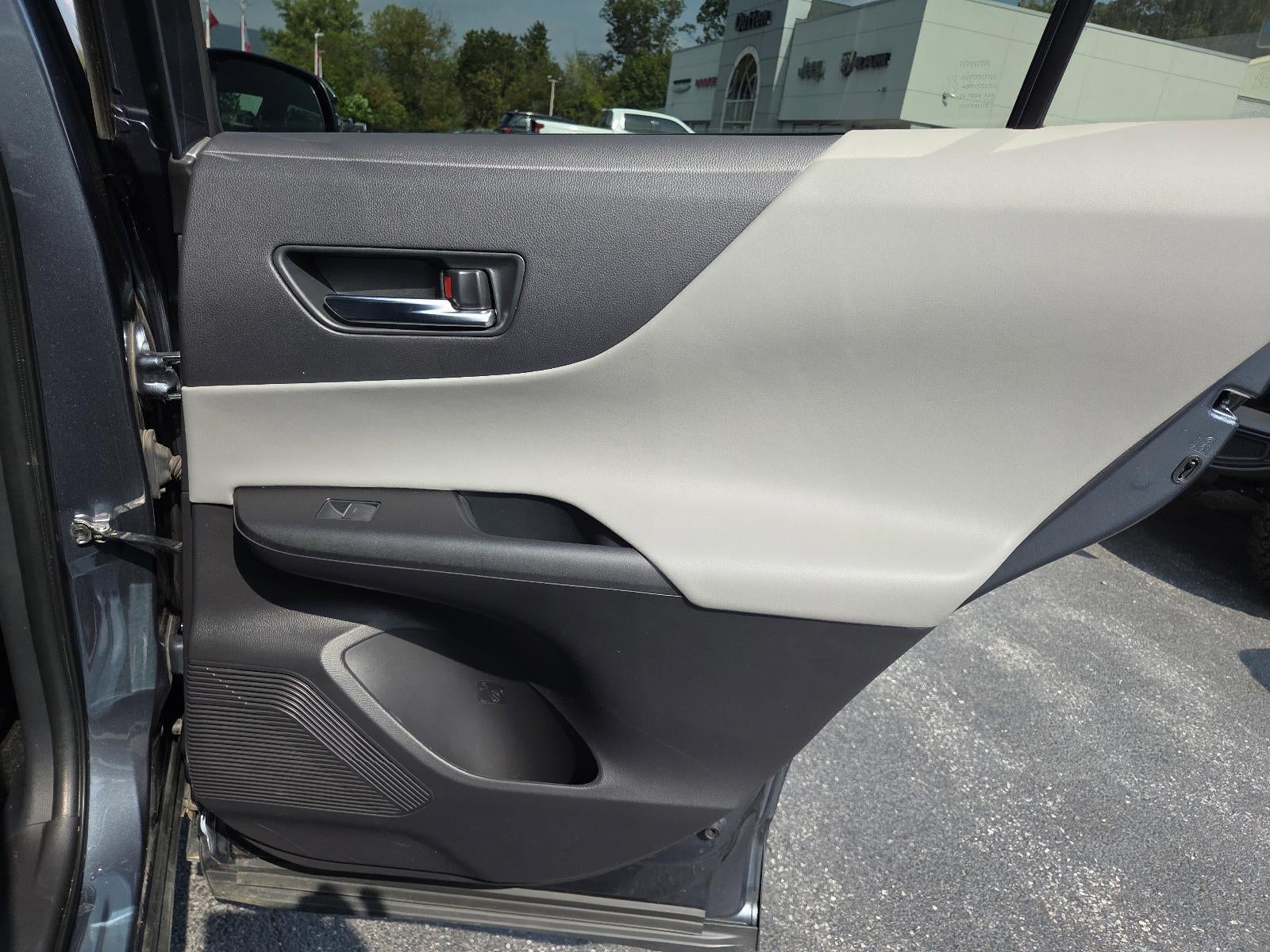 2022 Toyota Venza LE AWD (GS)