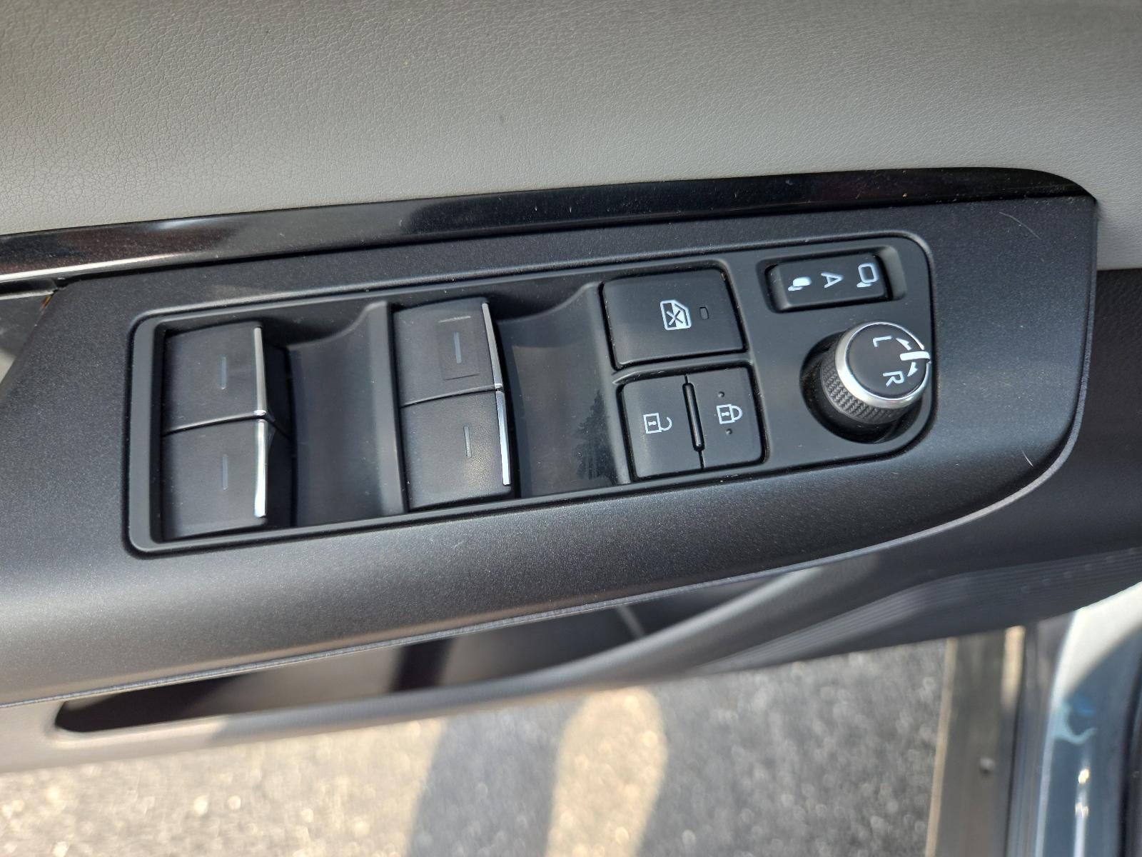 2022 Toyota Venza LE AWD (GS)