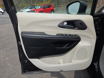 2023 Chrysler Pacifica Touring L FWD