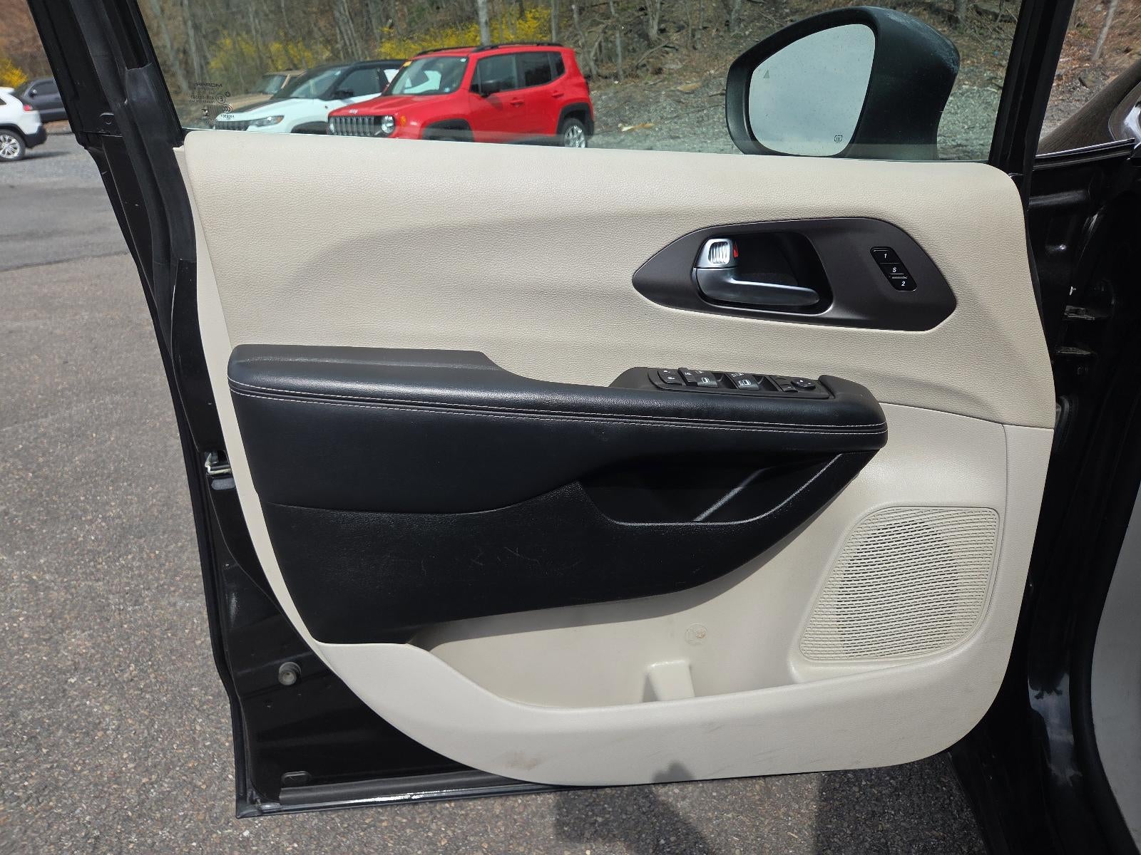 2023 Chrysler Pacifica Touring L FWD