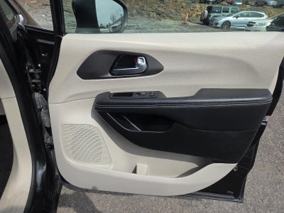 2023 Chrysler Pacifica Touring L FWD