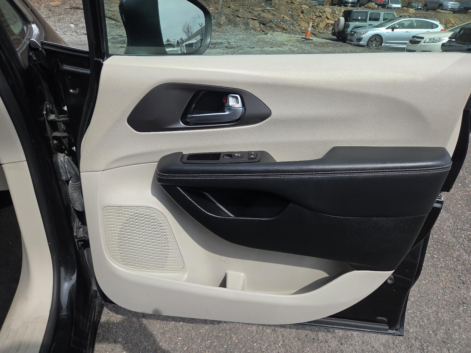 2023 Chrysler Pacifica Touring L FWD