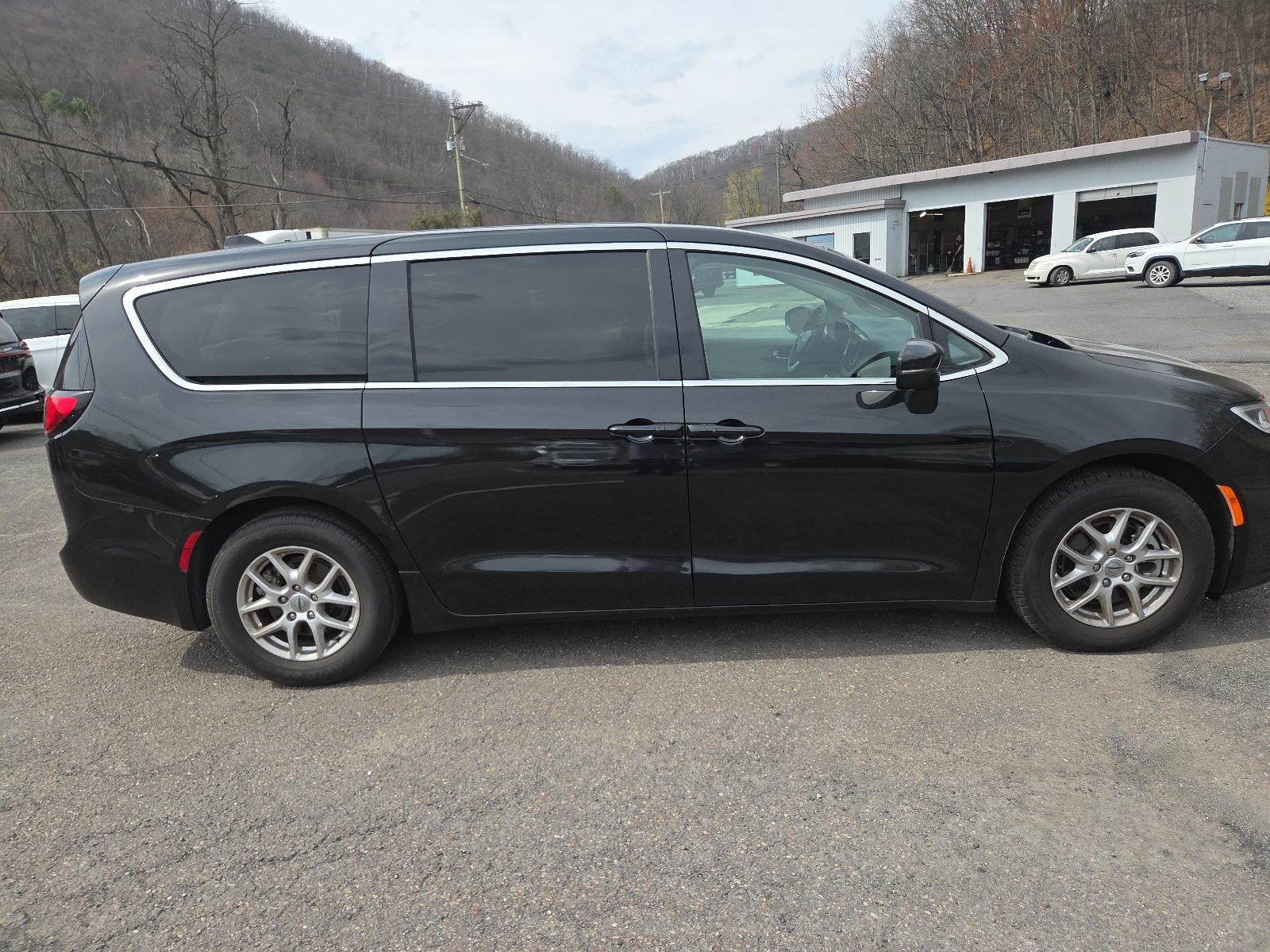 2023 Chrysler Pacifica Touring L FWD