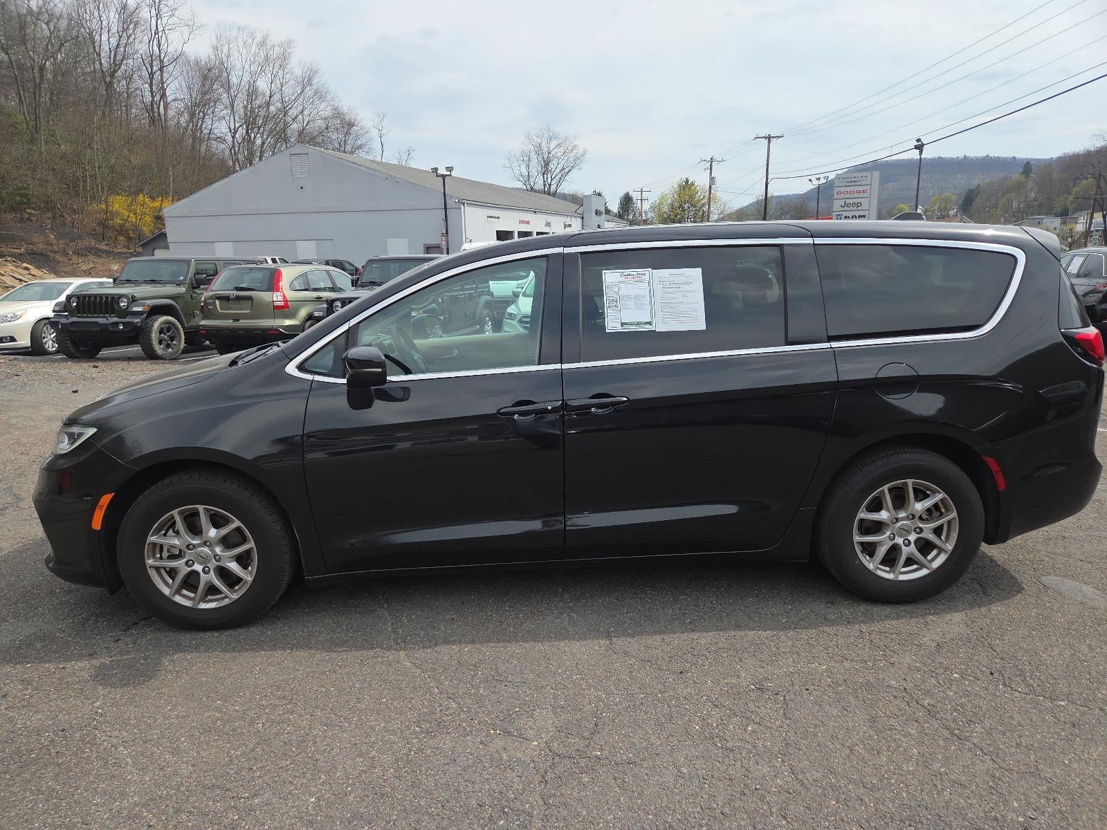 2023 Chrysler Pacifica Touring L FWD