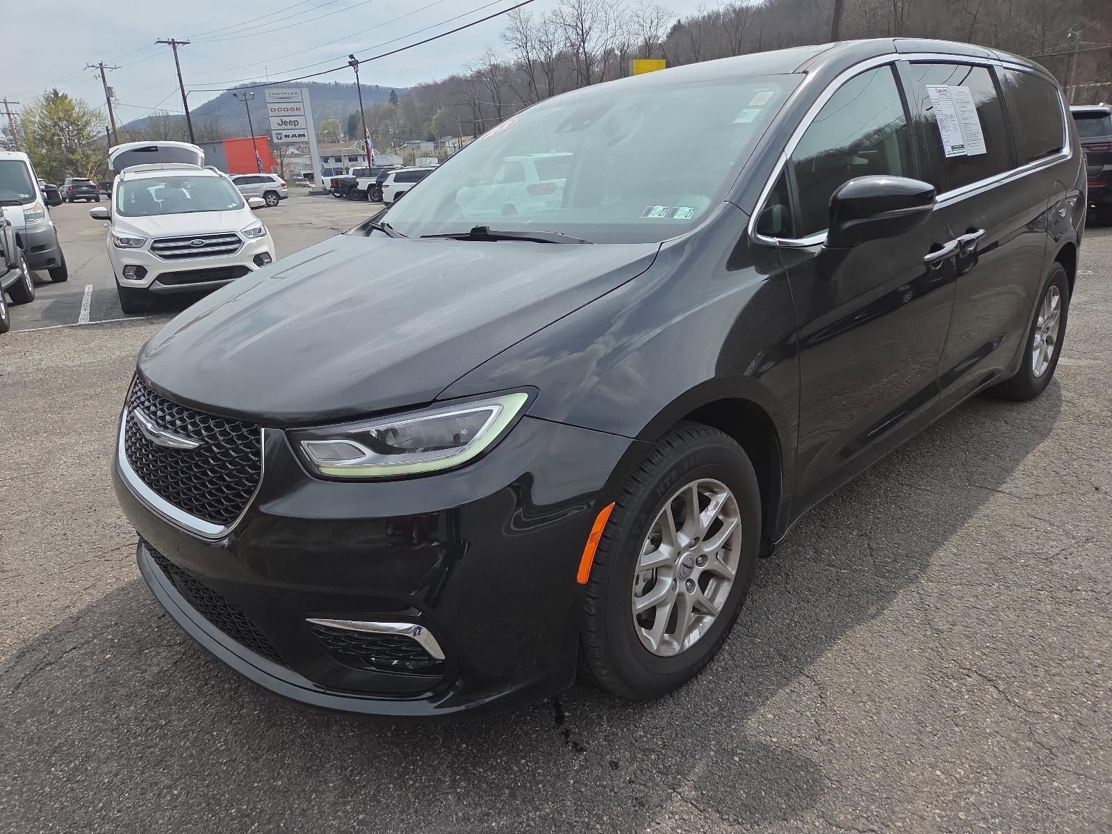 2023 Chrysler Pacifica Touring L FWD