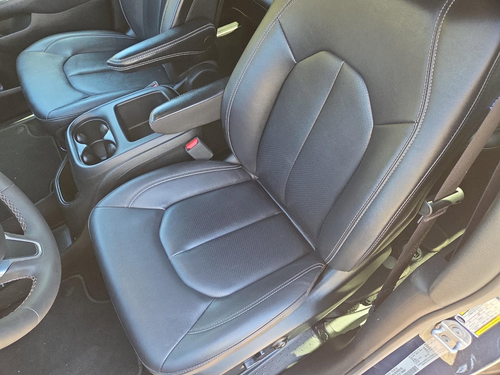 2025 Chrysler Pacifica Select FWD