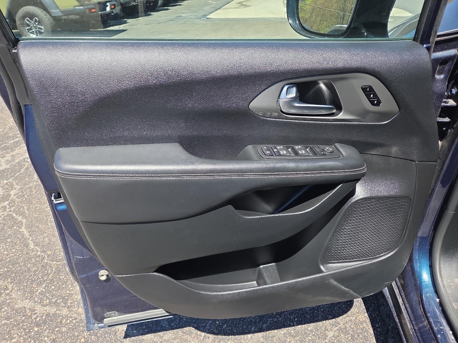 2025 Chrysler Pacifica Select FWD