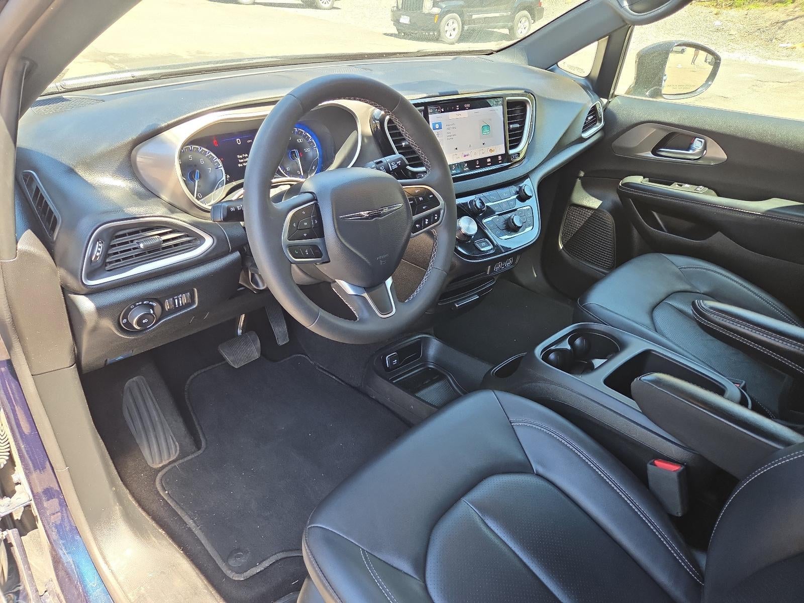 2025 Chrysler Pacifica Select FWD