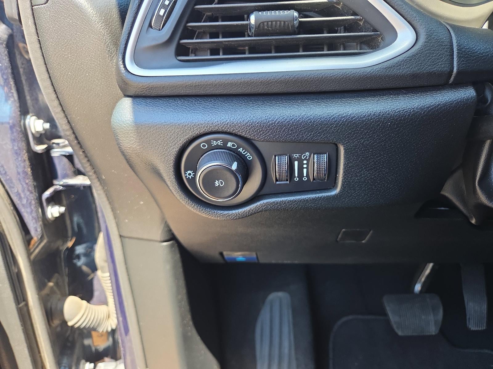 2025 Chrysler Pacifica Select FWD