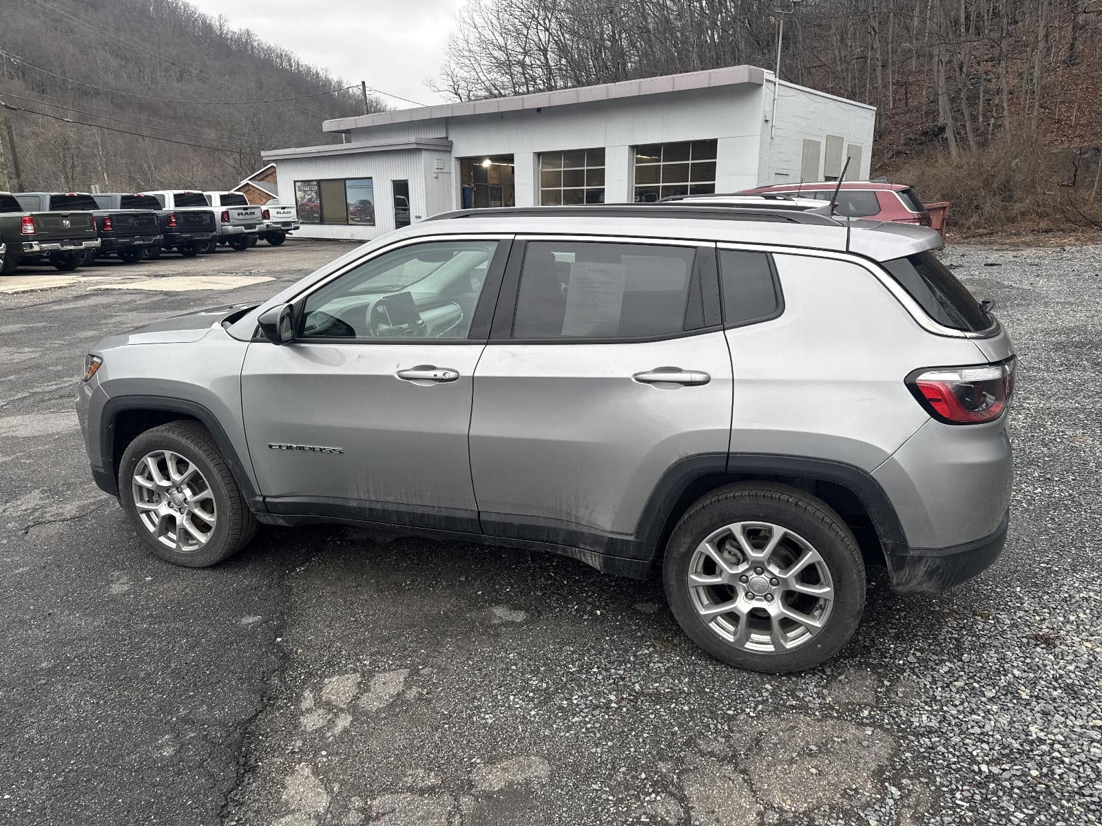 2022 Jeep Compass Latitude Lux