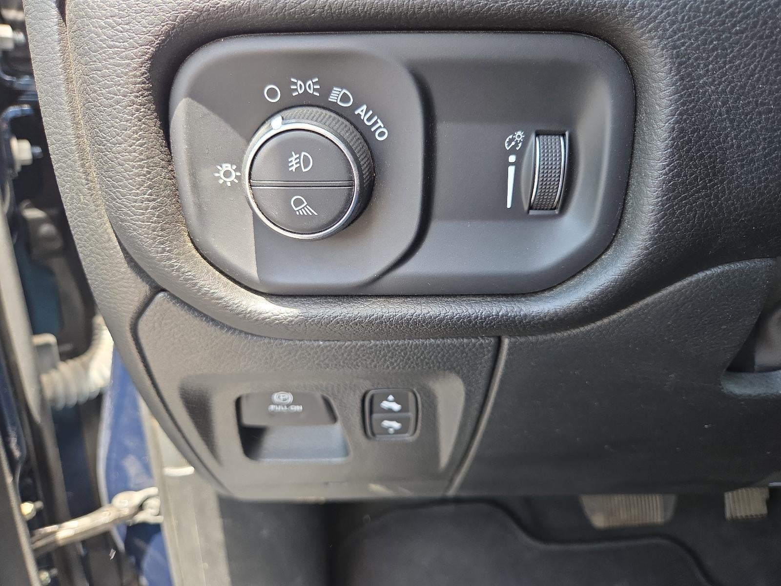 2023 RAM 1500 Lone Star 4x4 Crew Cab 5'7" Box
