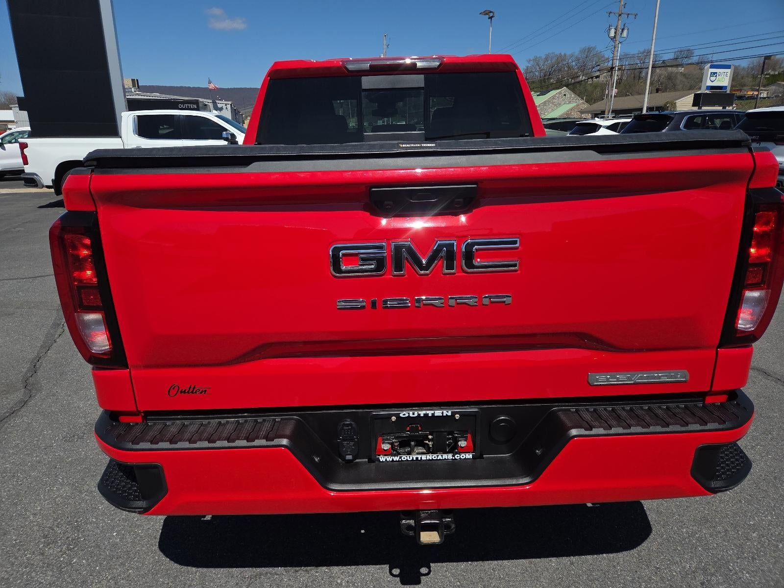 2025 GMC Sierra 1500 Crew Cab Short Box 4-Wheel Drive Elevation 3SB