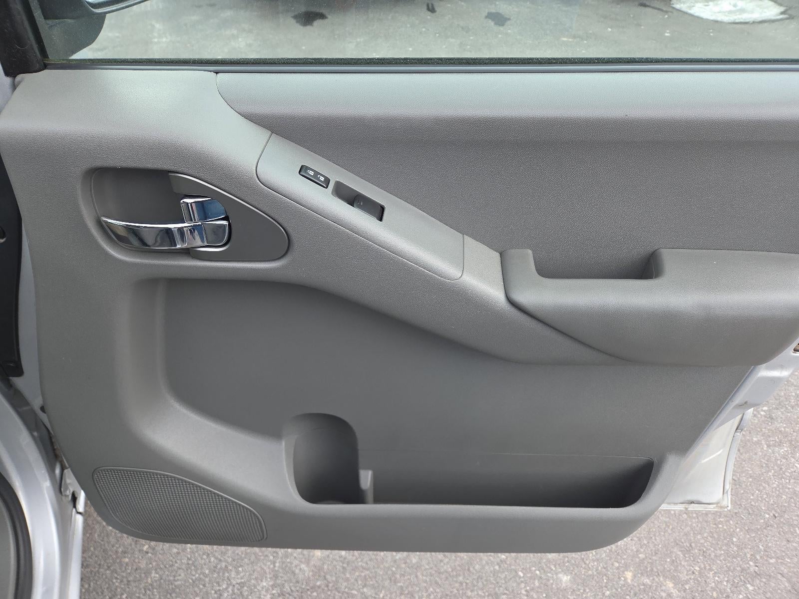 2014 Nissan Frontier 4WD Crew Cab SWB Auto SV