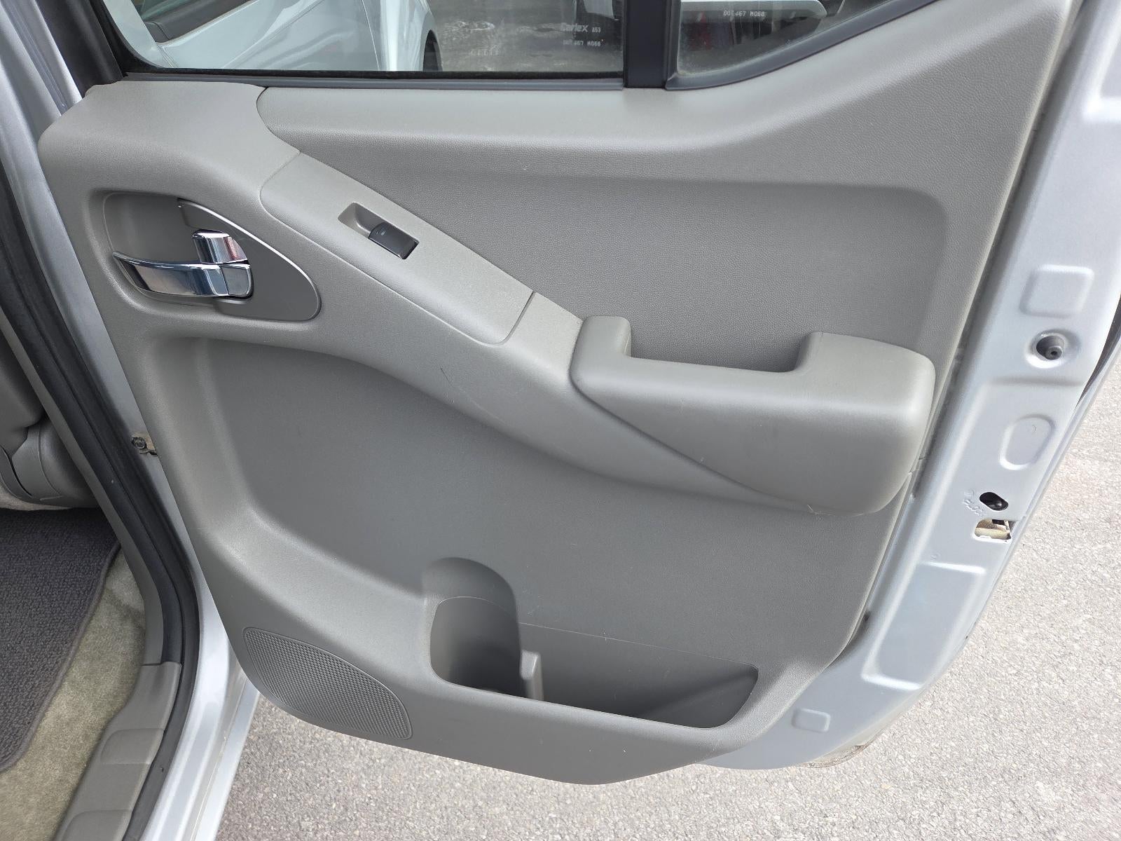 2014 Nissan Frontier 4WD Crew Cab SWB Auto SV