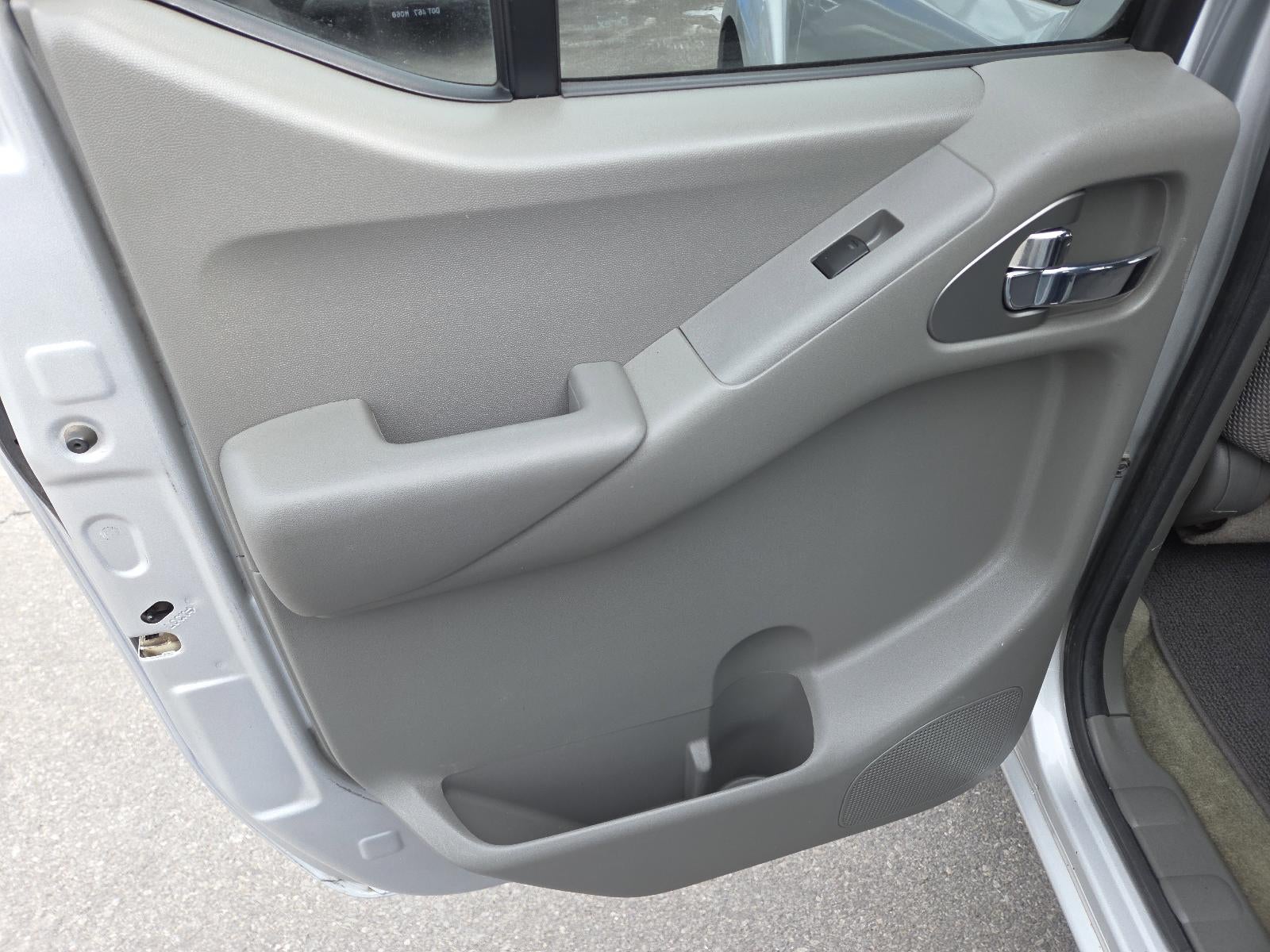 2014 Nissan Frontier 4WD Crew Cab SWB Auto SV