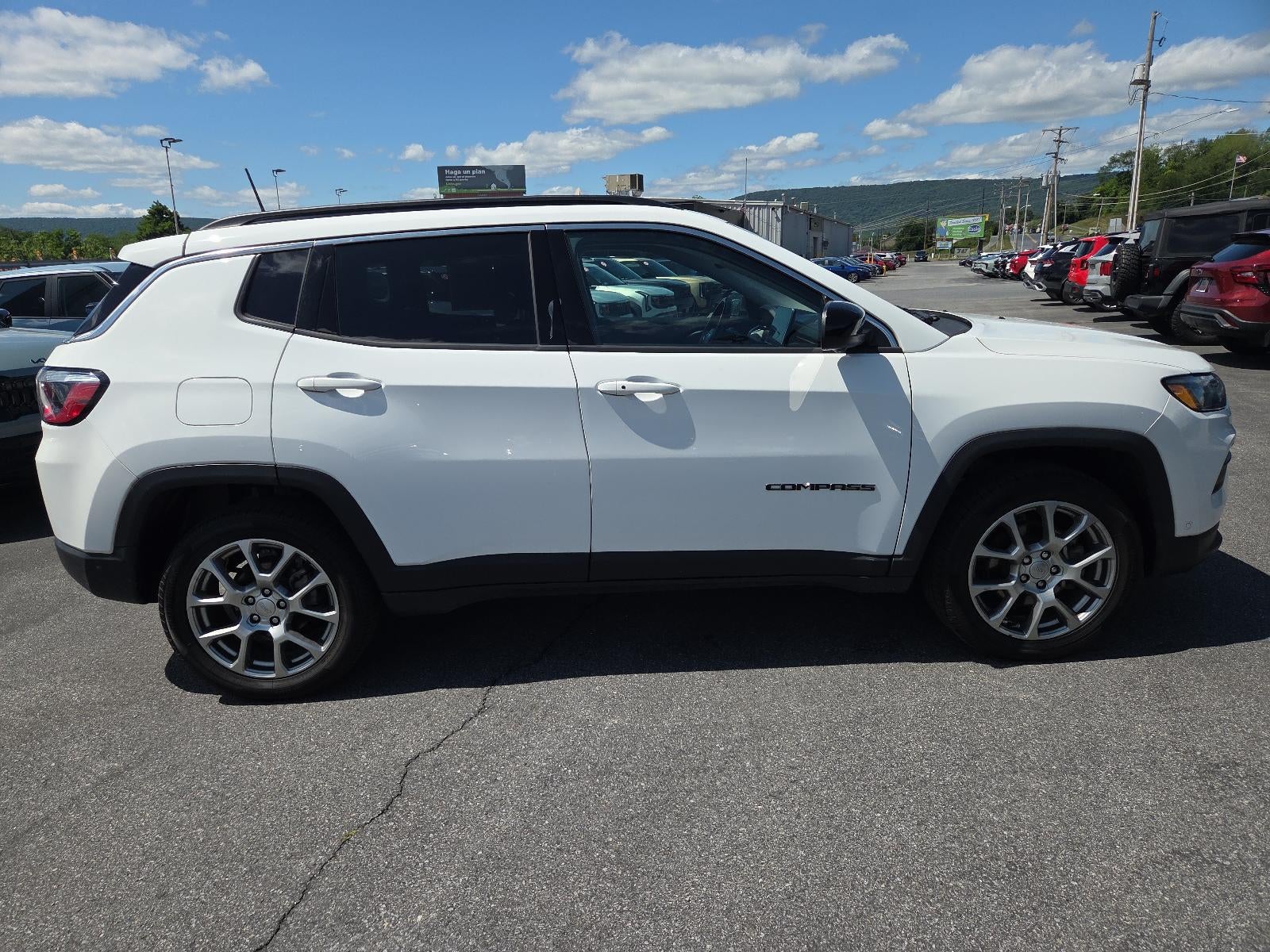 2022 Jeep Compass Latitude Lux