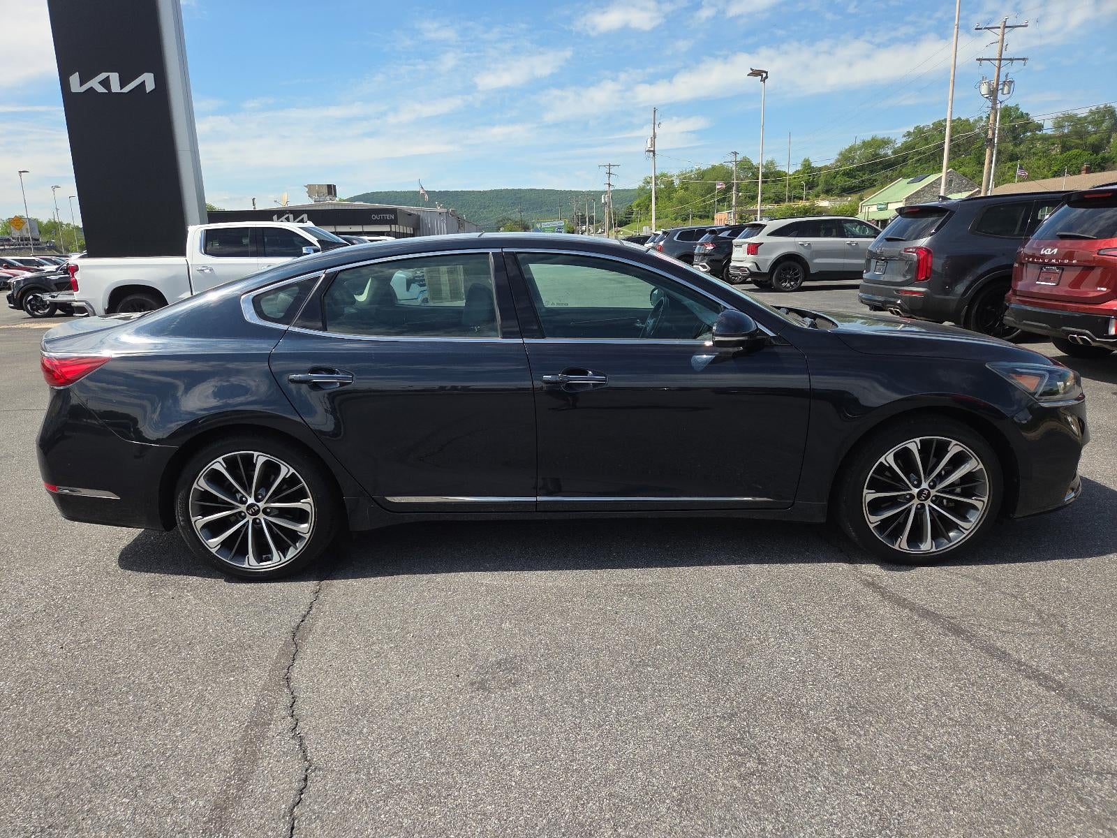 2019 Kia Cadenza Technology Sedan
