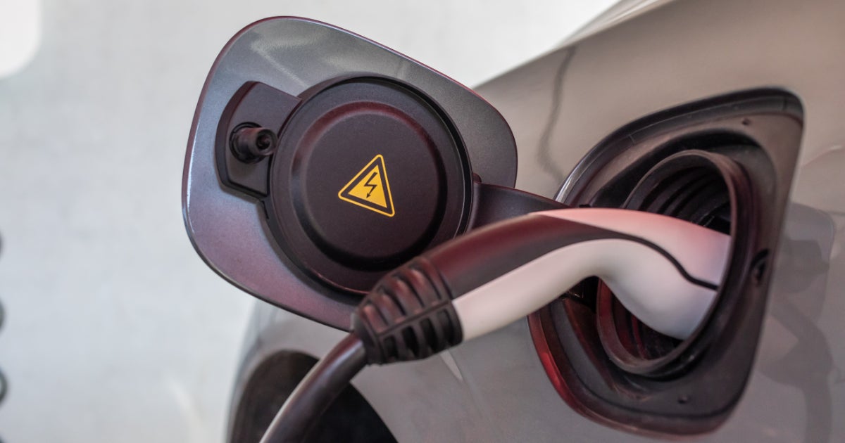 Image of an EV-vehicle parked in the garage while charging